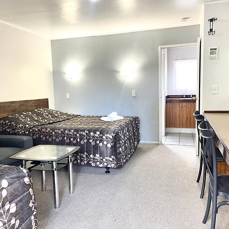Papakura Pioneer Motor Lodge & Motel Exterior photo