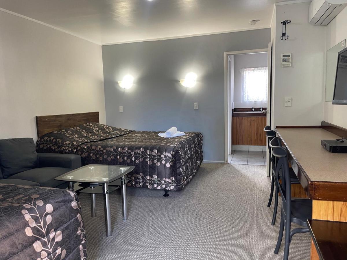 Papakura Pioneer Motor Lodge & Motel Exterior photo
