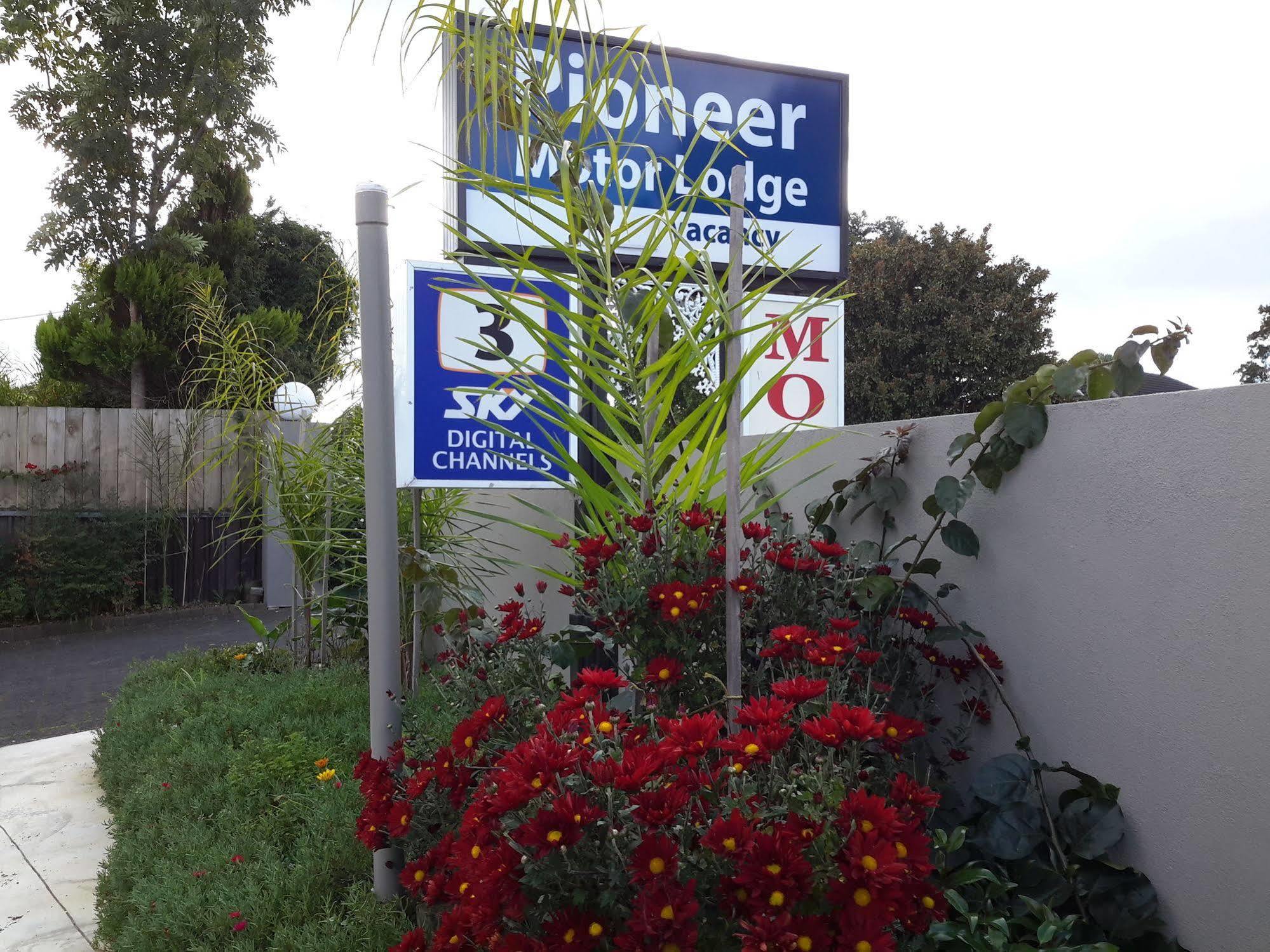 Papakura Pioneer Motor Lodge & Motel Exterior photo